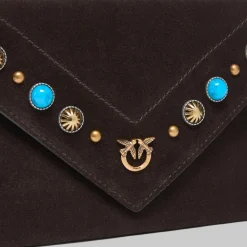 Borsa a bustina piccola in suede con borchie e tracolla